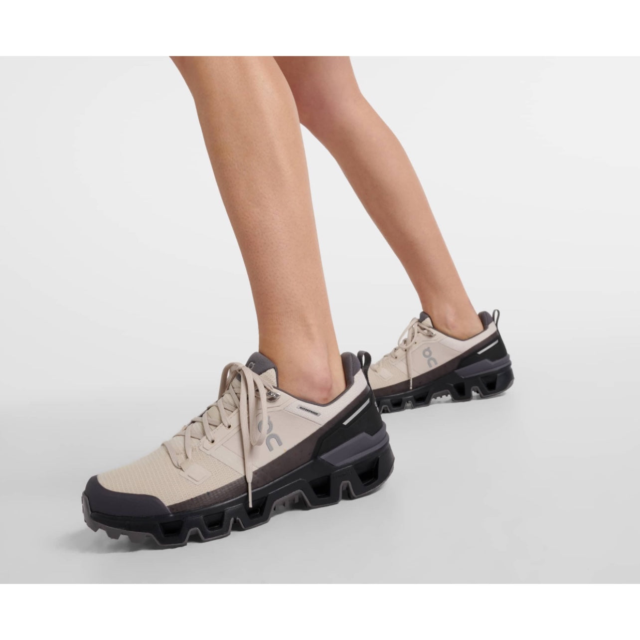 On Cloudwander Running Sneakers