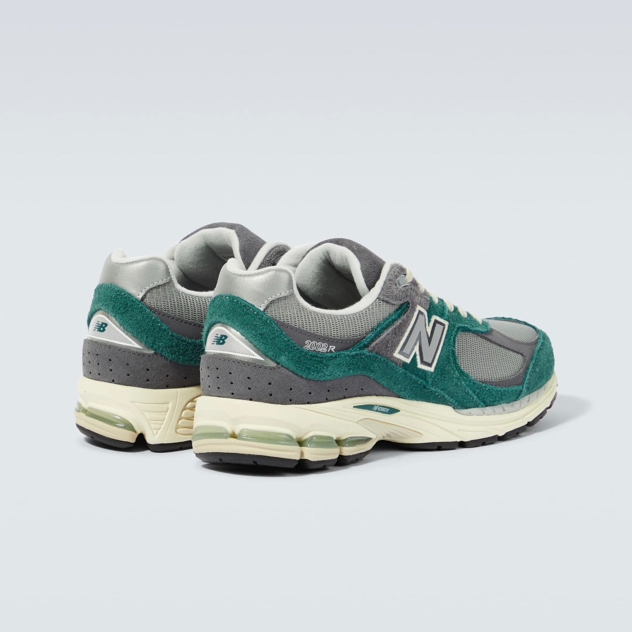 New Balance Men 2002R Sneakers