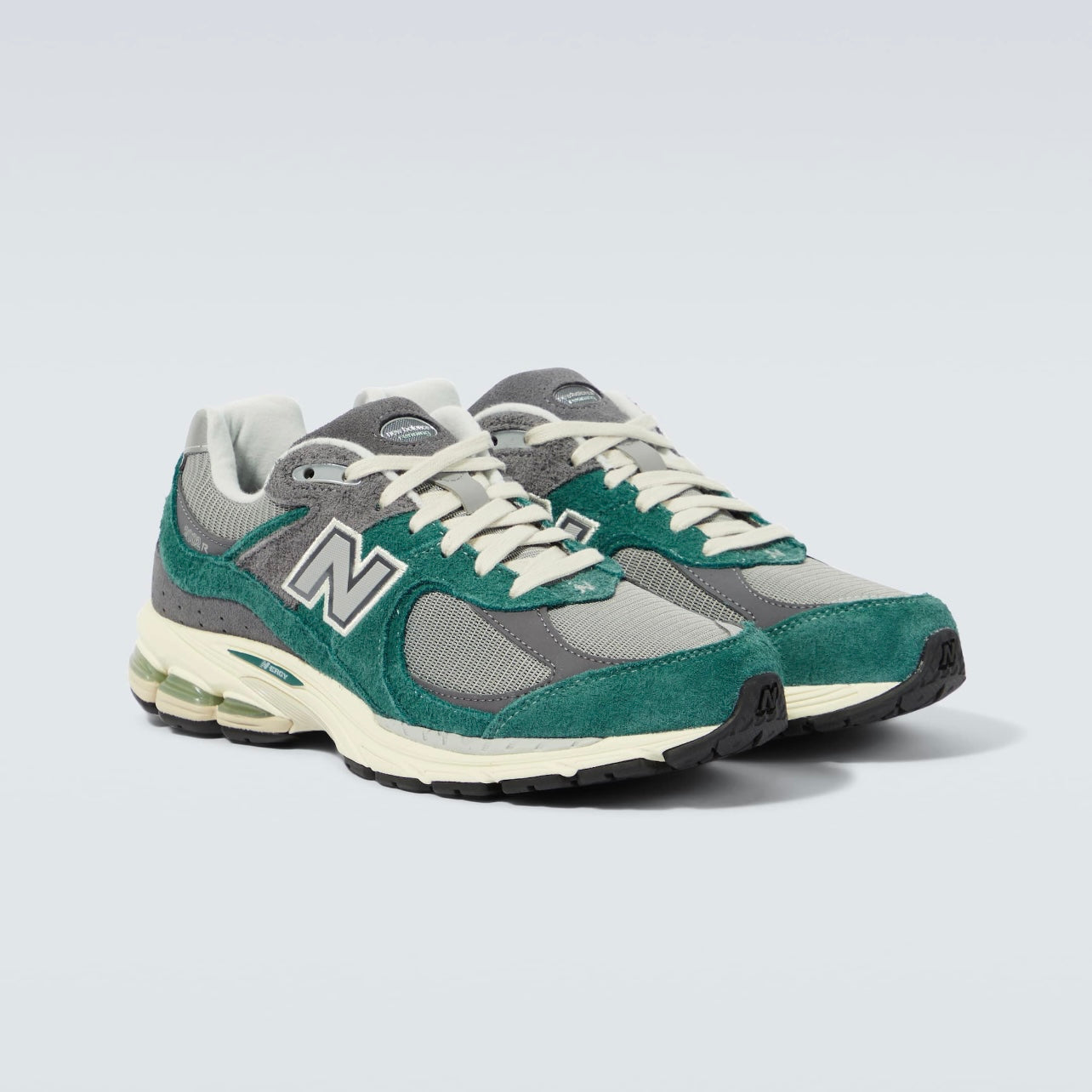 New Balance Men 2002R Sneakers