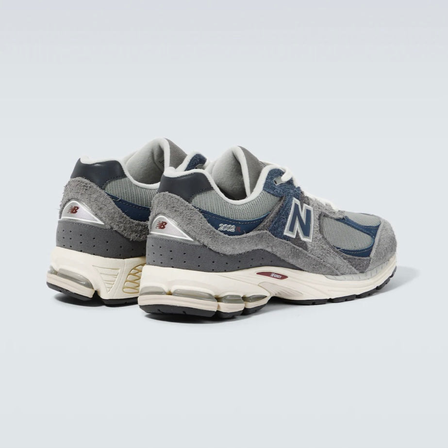 New Balance Men 2002R Sneakers