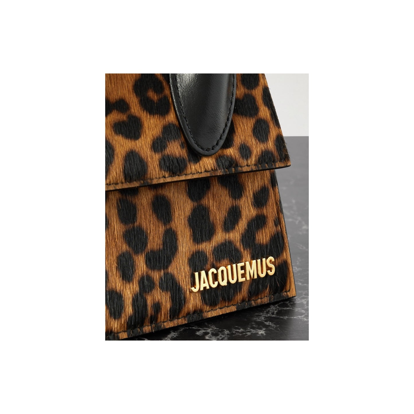 Jacquemus Le Chiquito Moyen Bag